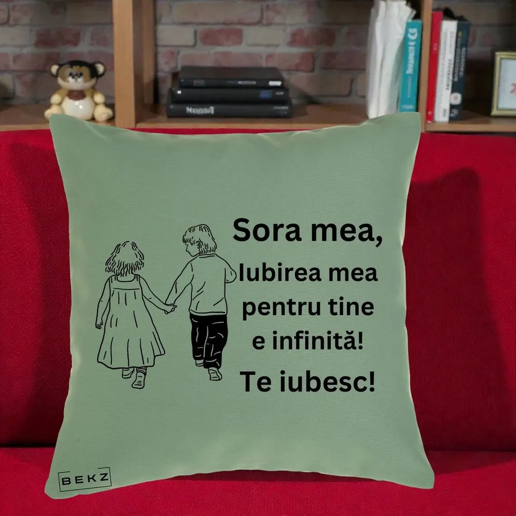 Cadou pentru Sora - Perna Personalizata Sora Mea Te Iubesc Copii Tinand Maini din Spate, 40x40 cm, Verde, Husa Detasabila, Perna Inclusa, BEKZ®