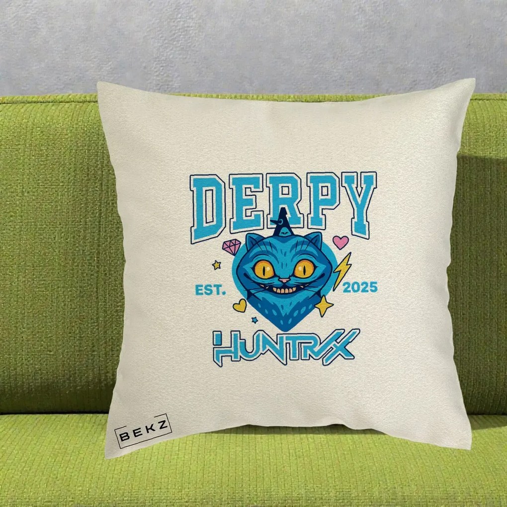 Perna Personalizata K-pop HUNTRX Derpy Pisica Albastra, 40x40 cm, Ecru, Husa Detasabila, Perna Inclusa, BEKZ®
