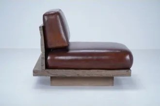 Canapea modulară 1 loc din piele naturală maro, cu platformă din lemn reciclat pe stânga și spătar pe cadru metalic, 82 x 140 x 90 cm, „Oxford”