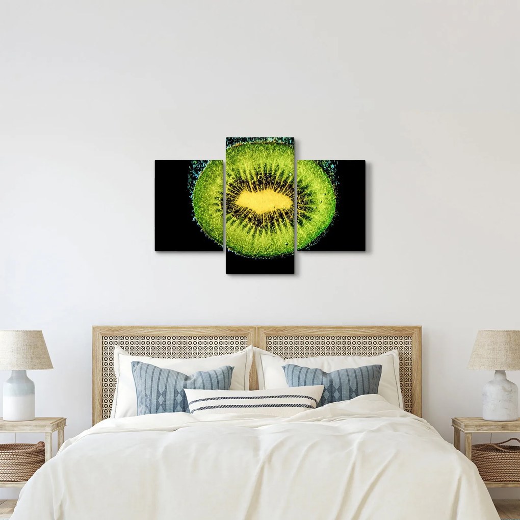 Tablou - detailu cu kiwi în apă (90x60 cm)