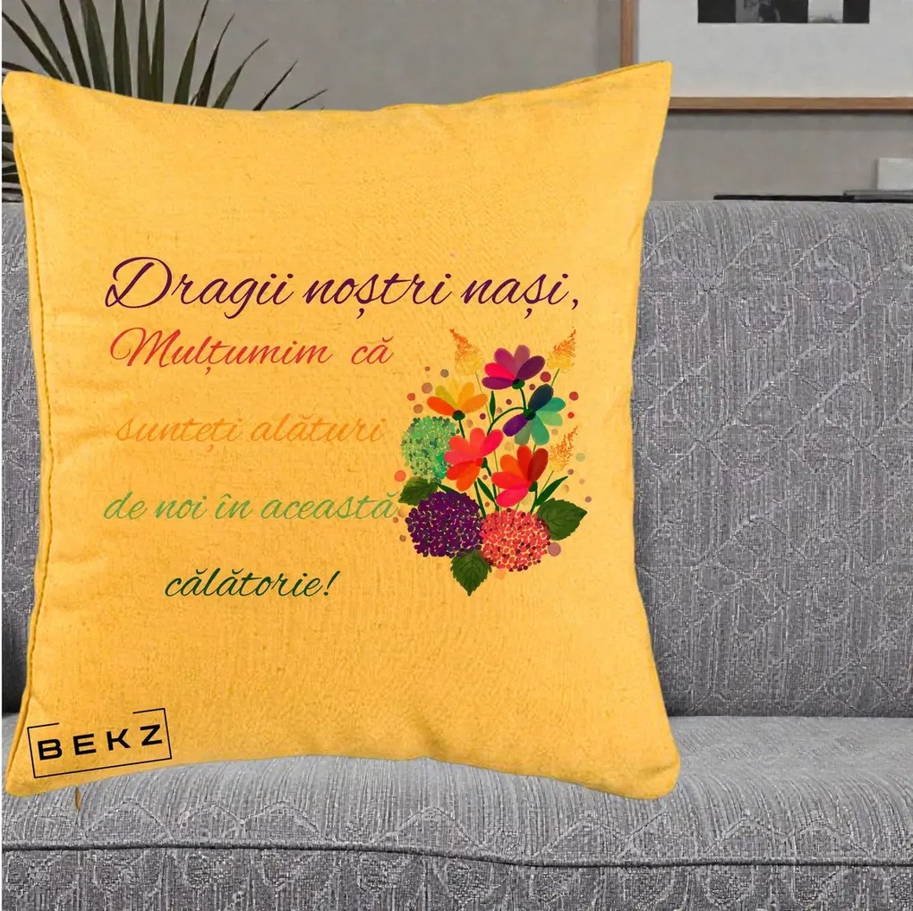 Perna personalizata nasi: Dragii nostri nasi, multumim, text colorat, 40x40 cm cu Umplutura, Galben, BEKZ