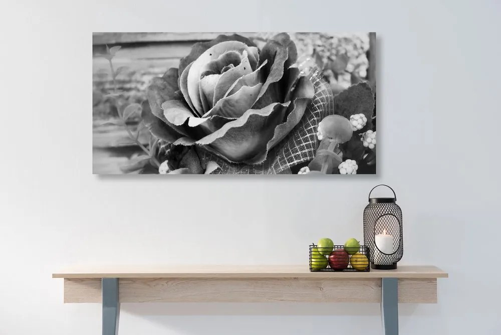Tablou trandafir vintage elegant în design alb-negru