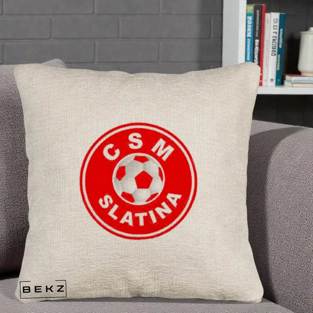 Perna Personalizata CSM Slatina Fotbal, 40x40 cm, Bej Canapea, Husa Detasabila, Perna Inclusa, BEKZ®