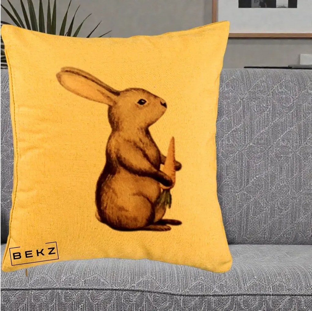Perna Decorativa Iepuras Acuarela cu Morcov, 40x40 cm, Galben, Husa Detasabila, Perna Inclusa, BEKZ®