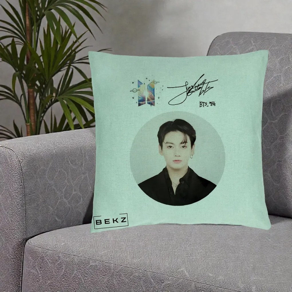 Perna Personalizata K-pop BTS Jungkook Portret cu Autograf, 40x40 cm, Verde Menta, Husa Detasabila, Perna Inclusa, BEKZ®