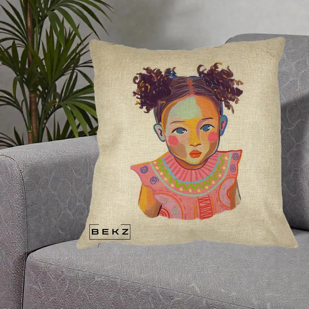 Perna Decorativa Fetita Vesela Portret Colorat, 40x40 cm, Crem, Husa Detasabila, Perna Inclusa, BEKZ®