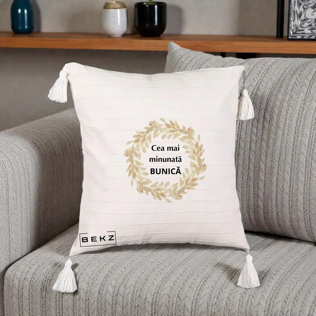 Cadou pentru Bunica - Perna Personalizata Cea Mai Minunata Bunica Coronita Frunze Acuarela, 40x40 cm, Bej cu Franjuri, Husa Detasabila, Perna Inclusa, BEKZ®