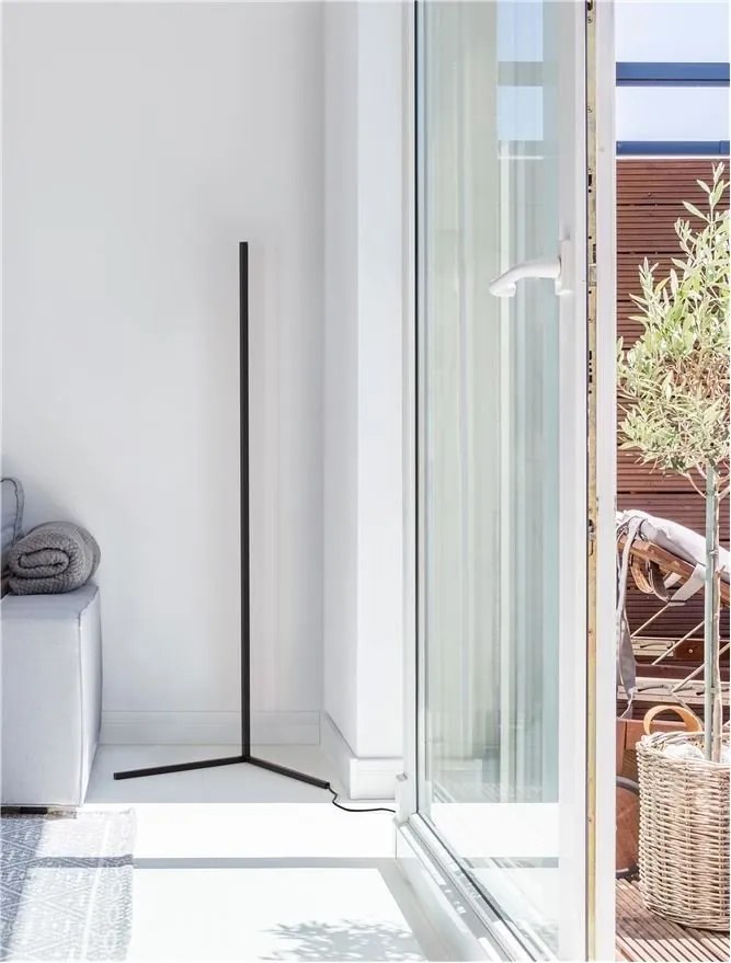 Lampadar LED design modern liniar V-LINE negru