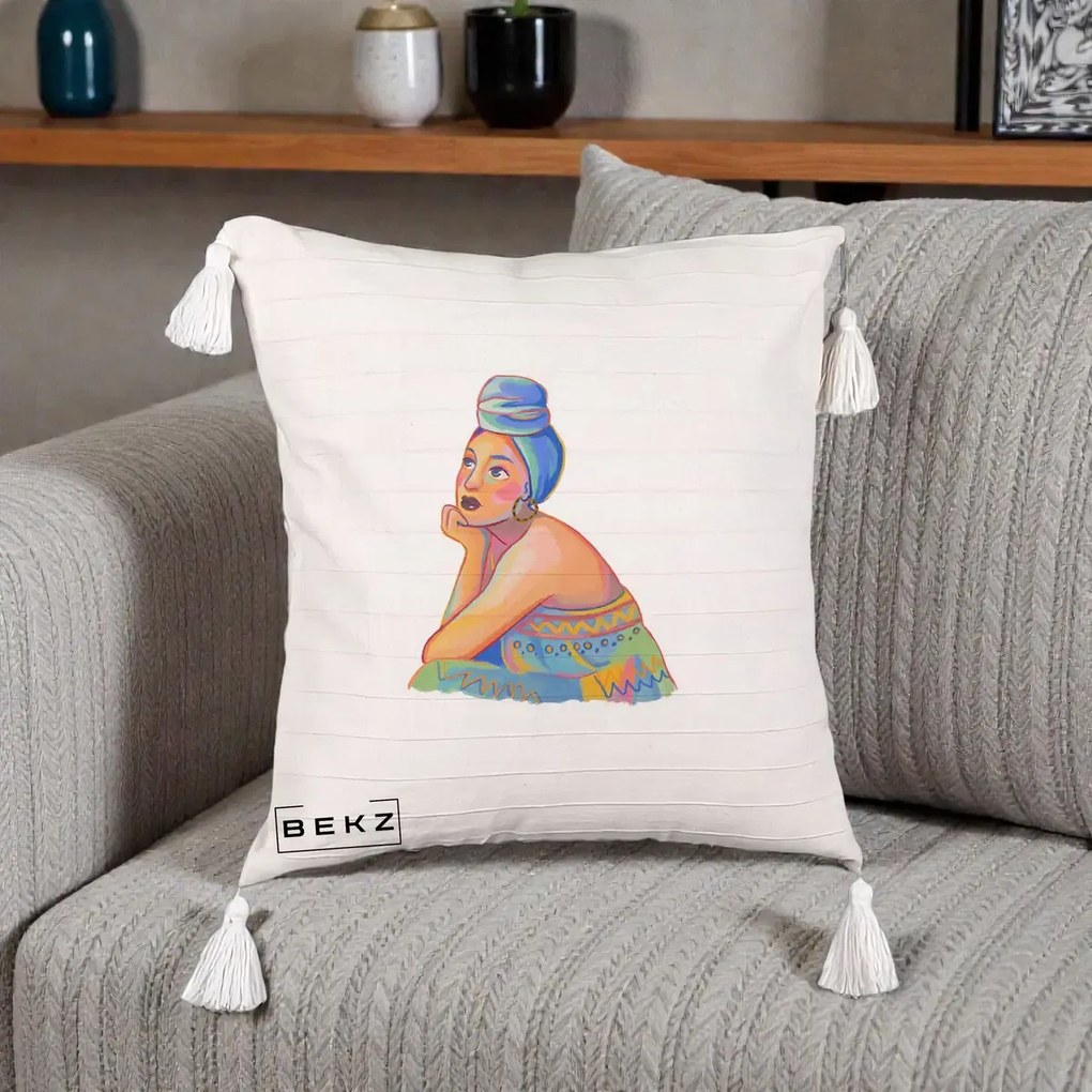 Perna Decorativa Portret Femeie Contemplativa, 40x40 cm, Bej cu Franjuri, Husa Detasabila, Perna Inclusa, BEKZ®