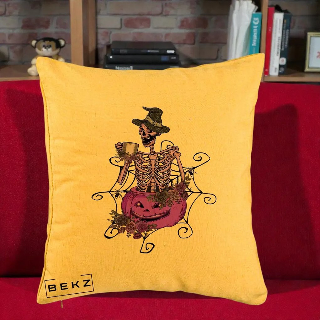 Perna Decorativa Schelet Vrajitor cu Dovleac Violet Halloween, 40x40 cm, Galben, Husa Detasabila, Perna Inclusa, BEKZ®