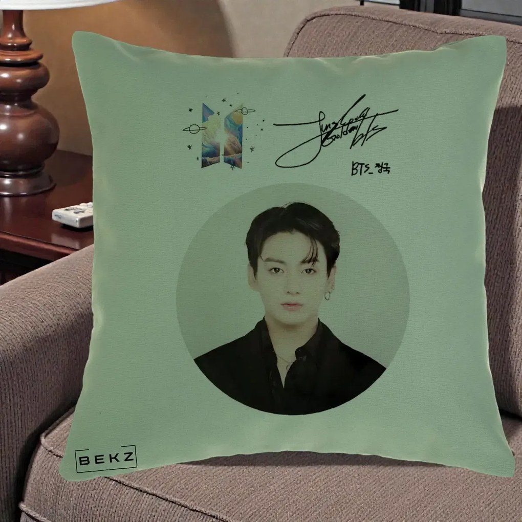 Perna Personalizata K-pop BTS Jungkook Portret cu Autograf, 40x40 cm, Verde, Husa Detasabila, Perna Inclusa, BEKZ®