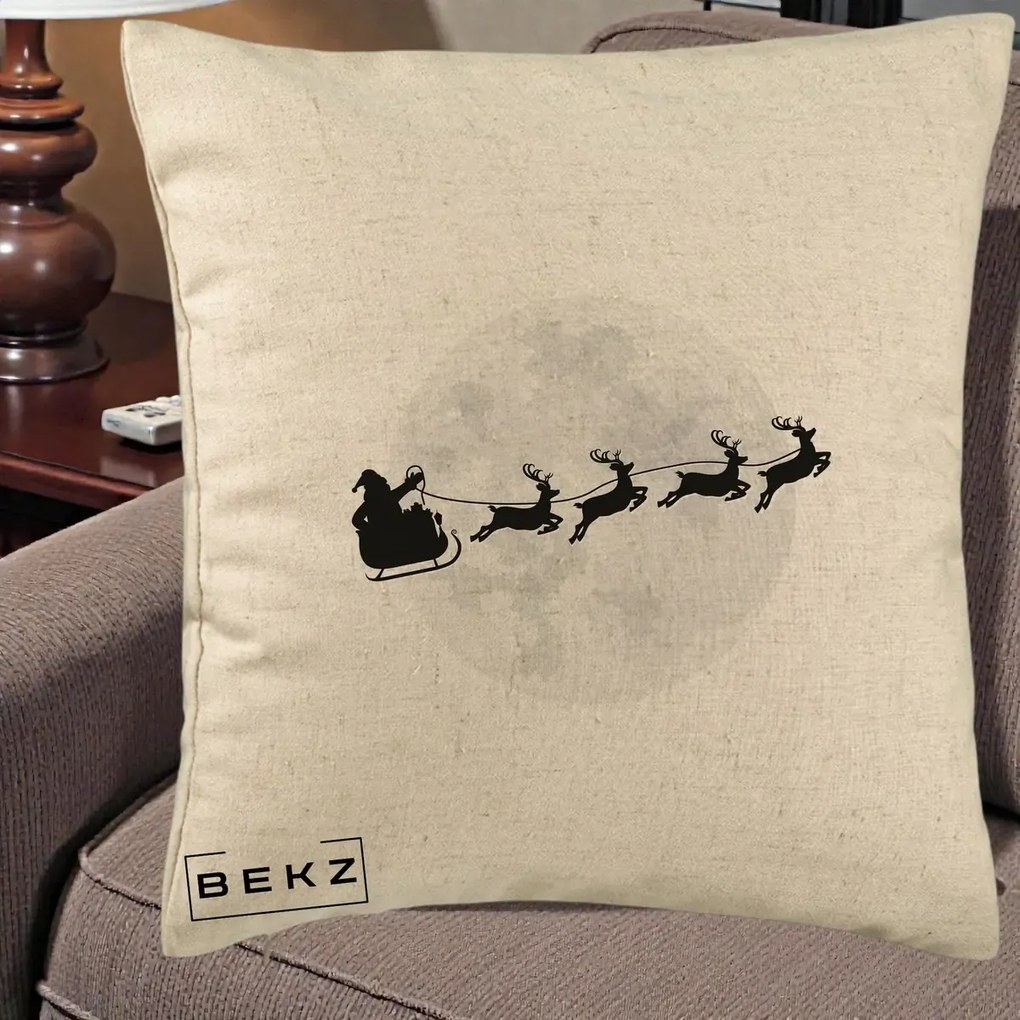 Perna Decorativa Mos Craciun Sanie Luna, 40x40 cm, Bej, Husa Detasabila, Perna Inclusa, BEKZ®