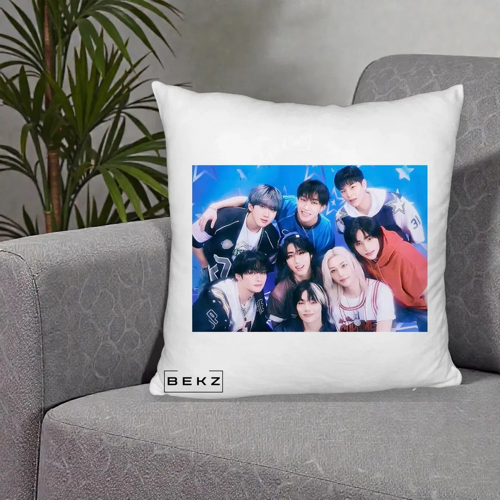 Perna Personalizata K-Pop Grup Foto Stele, 40x40 cm, Alb Pufos, Husa Detasabila, Perna Inclusa, BEKZ®