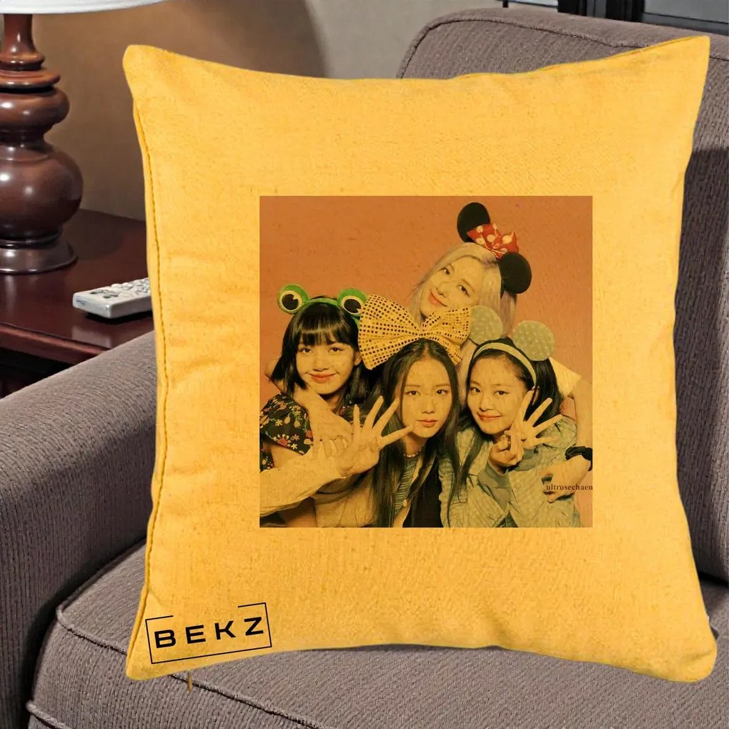 Perna Personalizata K-pop BLACKPINK Accesorii Haioase, 40x40 cm, Galben, Husa Detasabila, Perna Inclusa, BEKZ®