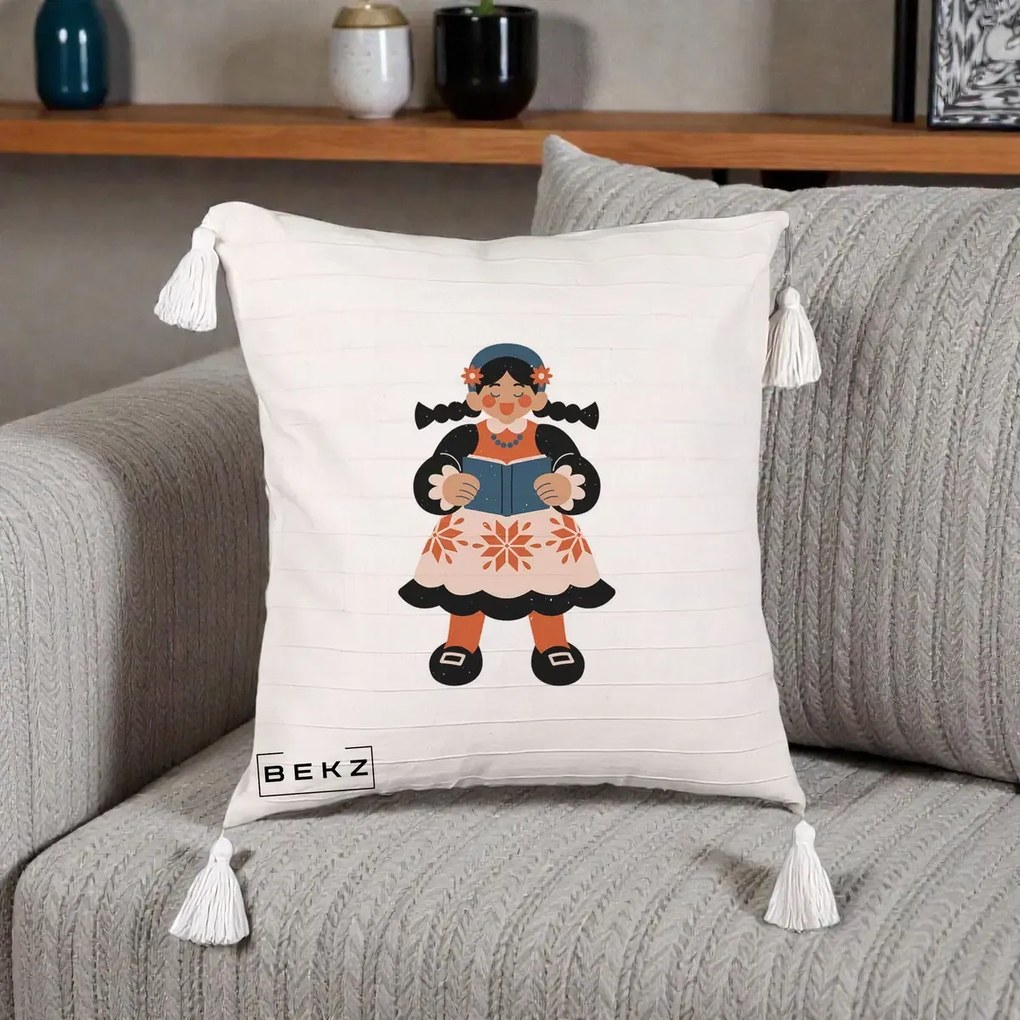 Perna Personalizata Fetita cu Carte Ilustratie Folk, 40x40 cm, Bej cu Franjuri, Husa Detasabila, Perna Inclusa, BEKZ®