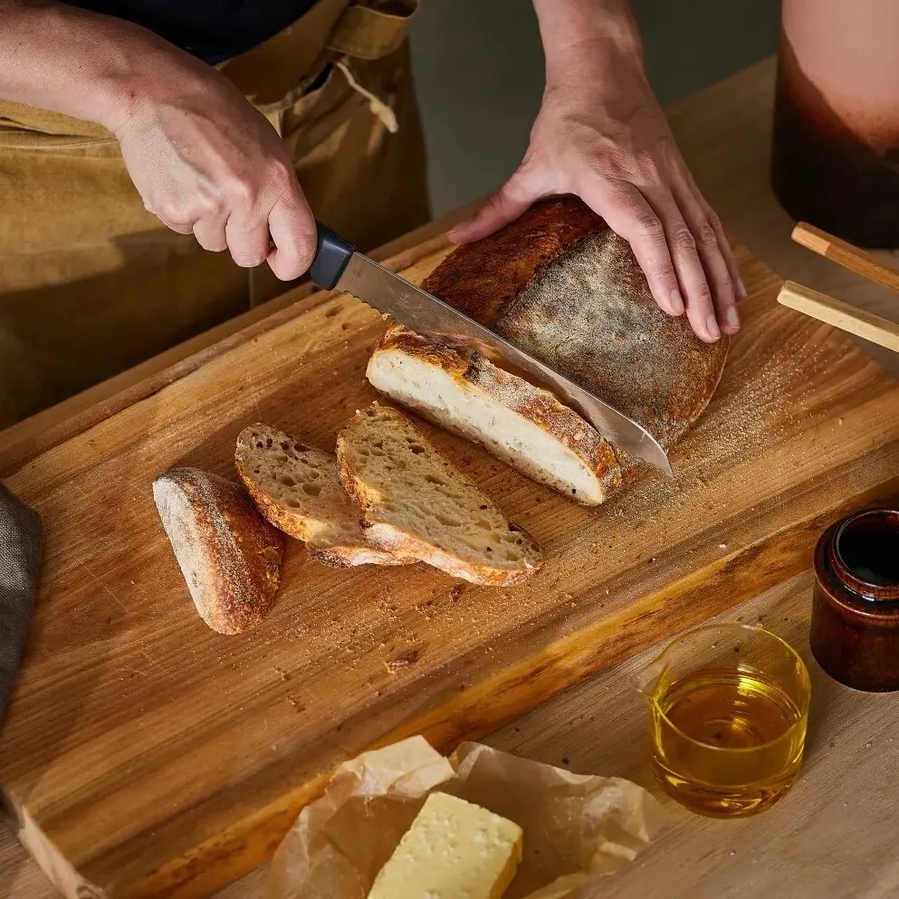 Cuțit de patiserie Fiskars 1054945 Hard Edge, 22cm