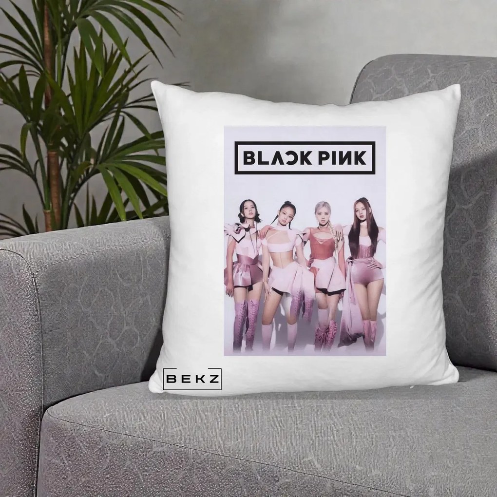 Perna Personalizata K-pop BLACKPINK Poster Roz Tinute Coordonate, 40x40 cm, Alb Pufos, Husa Detasabila, Perna Inclusa, BEKZ®
