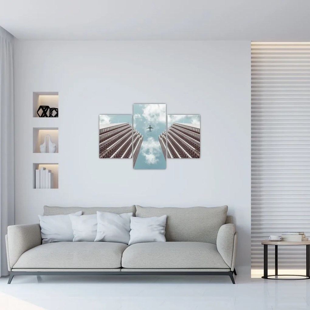 Tablou cuavion între clădiri (90x60 cm)