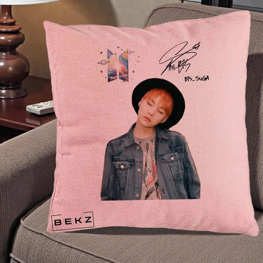 Perna Personalizata K-pop BTS Suga par Portocaliu Palarie Autograf, 40x40 cm, Roz, Husa Detasabila, Perna Inclusa, BEKZ®