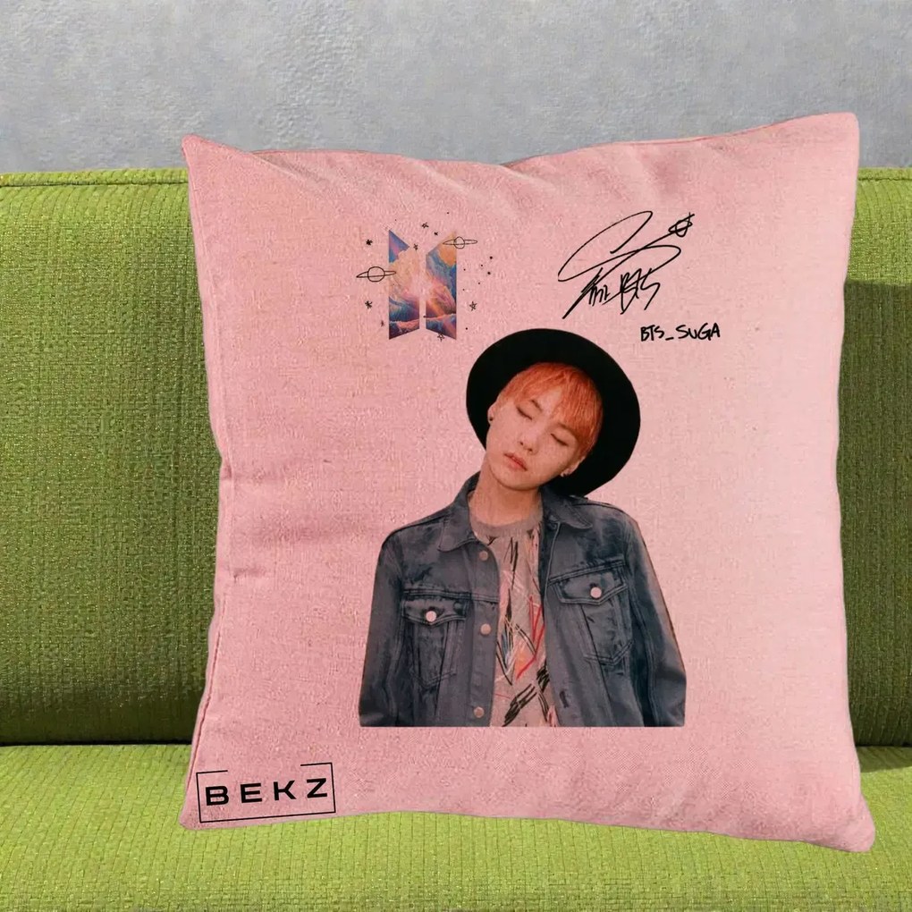 Perna Personalizata K-pop BTS Suga par Portocaliu Palarie Autograf, 40x40 cm, Roz, Husa Detasabila, Perna Inclusa, BEKZ®