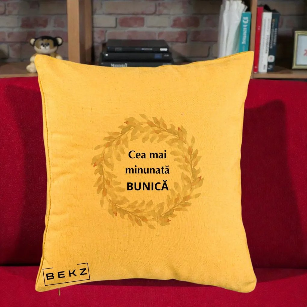 Cadou pentru Bunica - Perna Personalizata Cea Mai Minunata Bunica Coronita Frunze Acuarela, 40x40 cm, Galben, Husa Detasabila, Perna Inclusa, BEKZ®