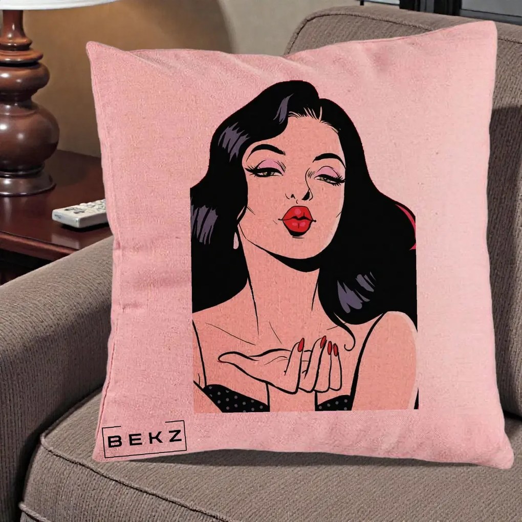 Perna Decorativa Femeie Pop-Art Kiss, 40x40 cm, Roz, Husa Detasabila, Perna Inclusa, BEKZ®