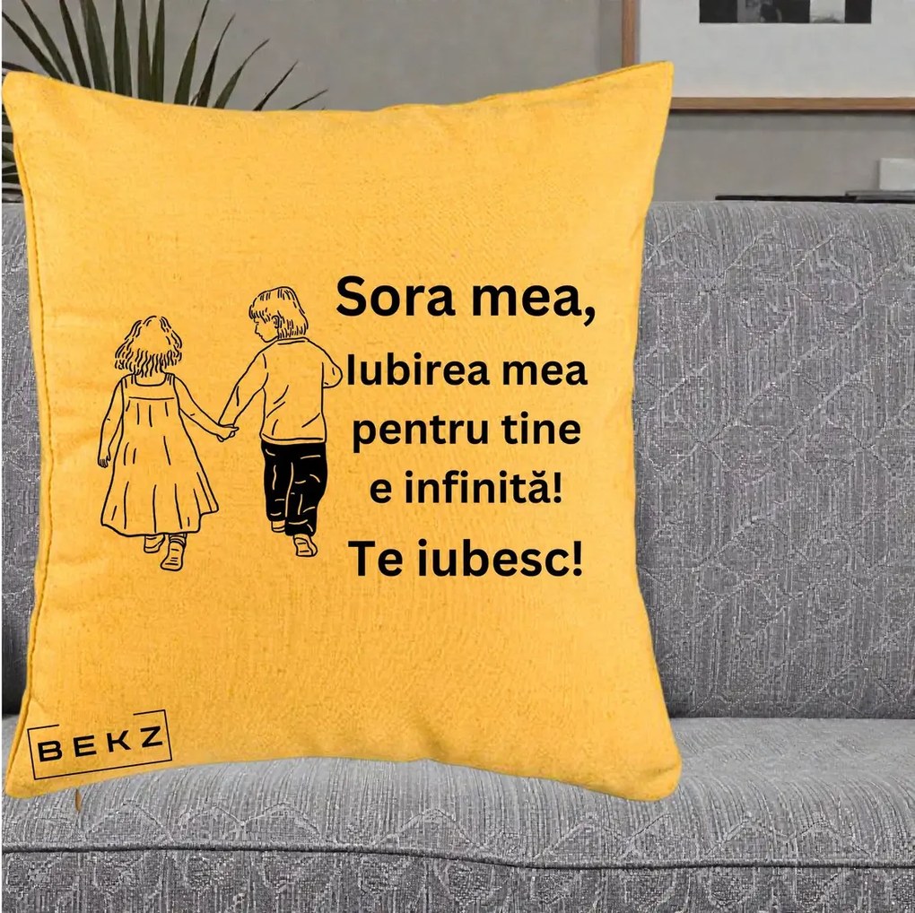 Cadou pentru Sora - Perna Personalizata Sora Mea Te Iubesc Copii Tinand Maini din Spate, 40x40 cm, Galben, Husa Detasabila, Perna Inclusa, BEKZ®