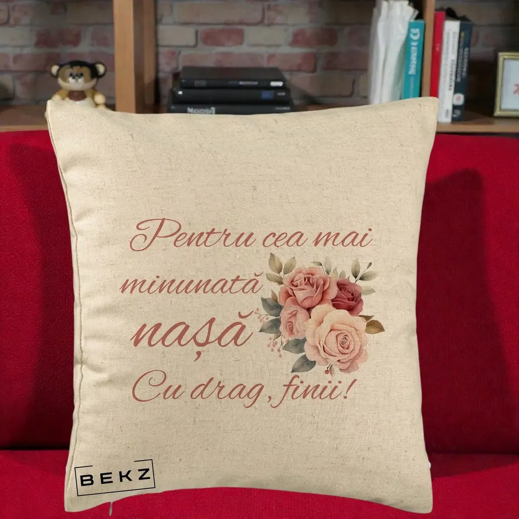 Cadou pentru Nasa - Perna Personalizata Pentru Cea mai Minunata Nasa Cu drag Finii, 40x40 cm, Bej, Husa Detasabila, Perna Inclusa, BEKZ®