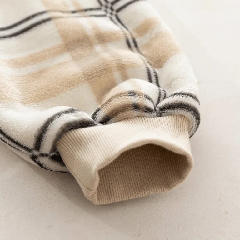 Patura cu maneci si gluga, imitatie de miel PLAID, cremova