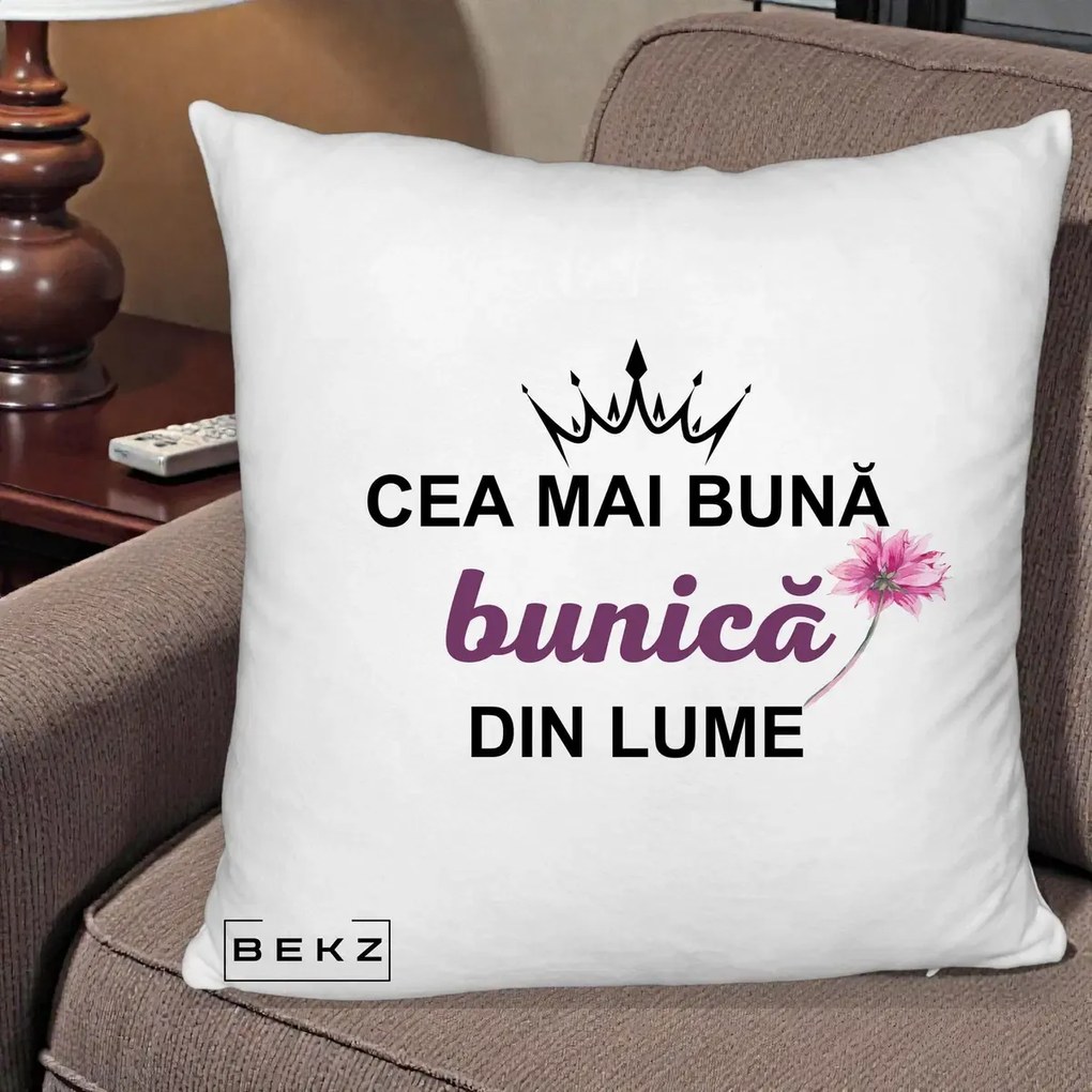 Cadou pentru Bunica - Perna Personalizata Cea Mai Buna Bunica Din Lume Coroana Mov Floare Roz, 40x40 cm, Alb Pufos, Husa Detasabila, Perna Inclusa, BEKZ®