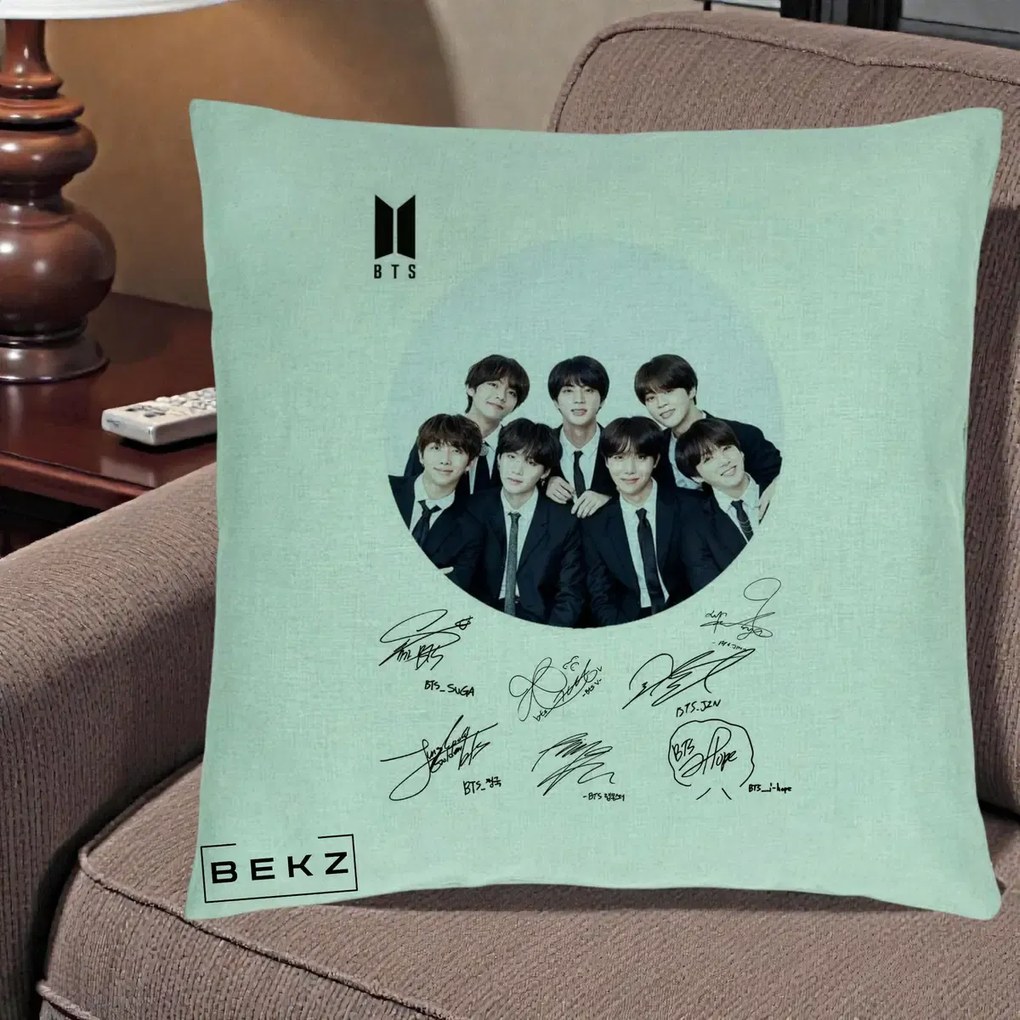 Perna Personalizata K-pop BTS Fotografie Grup Costum Negru si Autografe Cerc, 40x40 cm, Verde Menta, Husa Detasabila, Perna Inclusa, BEKZ®