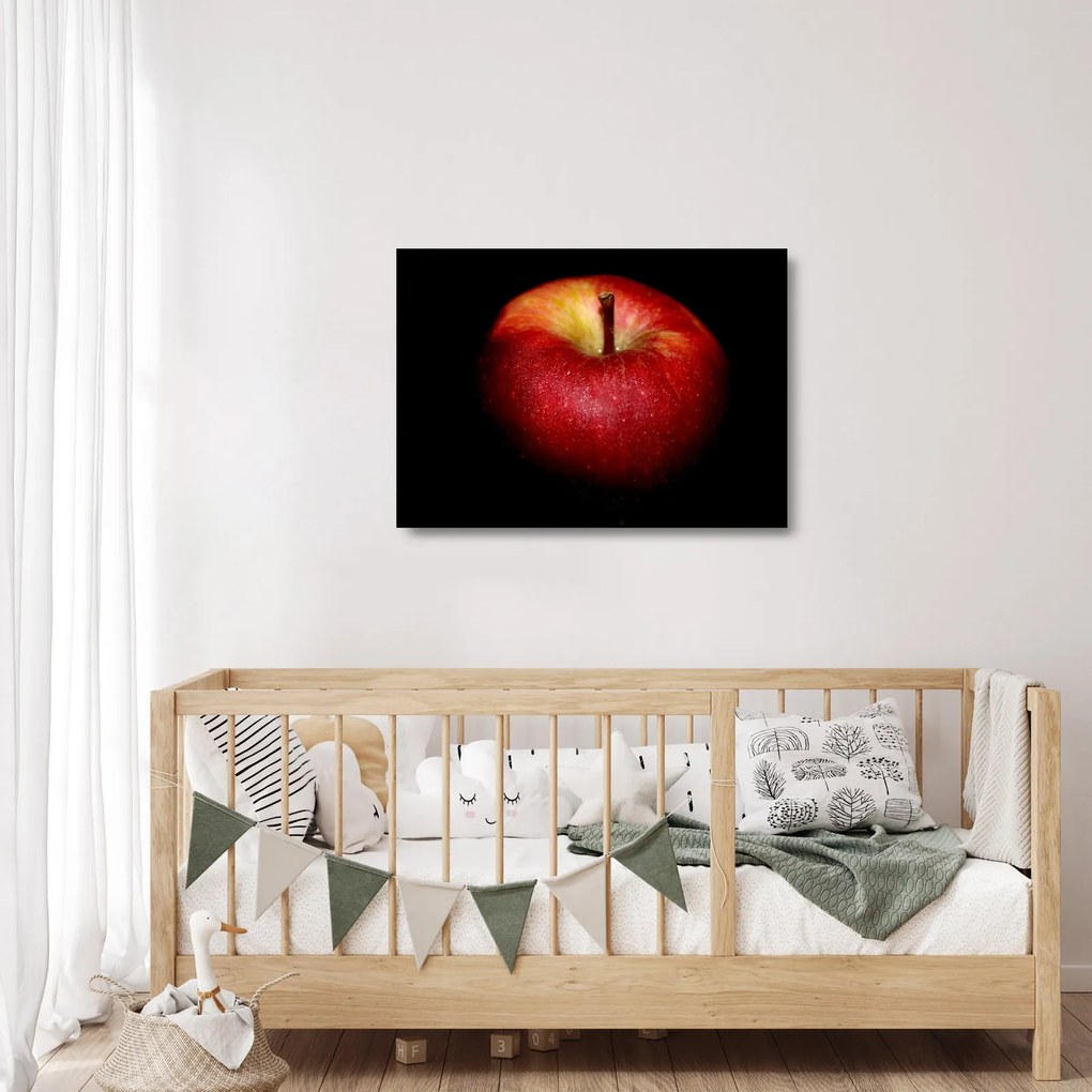 Tablou pe sticlă cu măr pe fundal negru (70x50 cm)