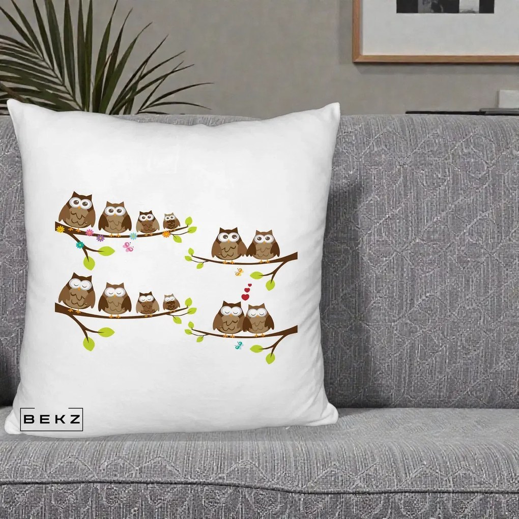 Perna Decorativa Familie de Bufnite pe Ramuri, 40x40 cm, Alb Pufos, Husa Detasabila, Perna Inclusa, BEKZ®