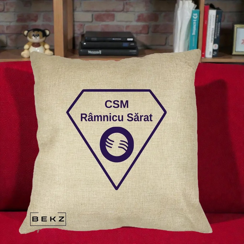 Perna Personalizata CSM Ramnicu Sarat Fotbal, 40x40 cm, Crem, Husa Detasabila, Perna Inclusa, BEKZ®