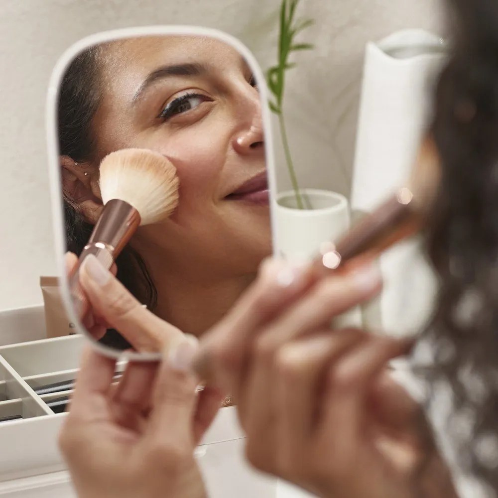 Organizator de baie bej pentru cosmetice din plastic Viva – Joseph Joseph