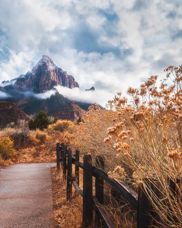 Fotografie The trail to the rock, Syed Iqbal