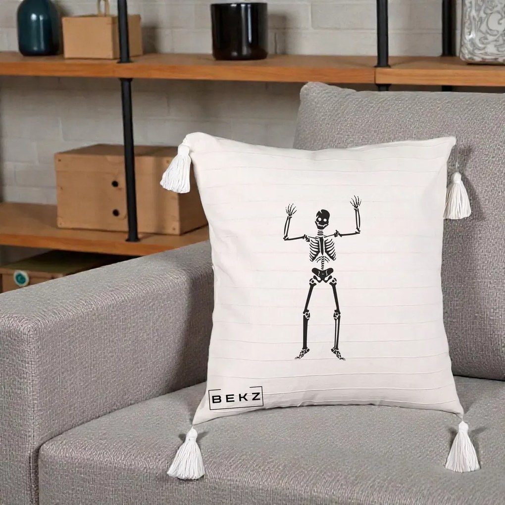 Perna Decorativa Halloween Schelet Dansator, 40x40 cm, Bej cu Franjuri, Husa Detasabila, Perna Inclusa, BEKZ®
