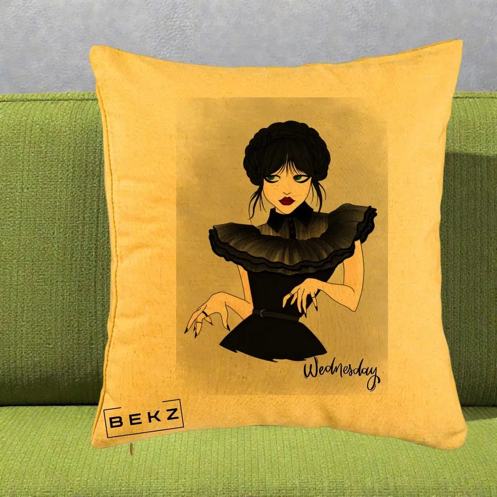 Perna Personalizata Wednesday Addams Portret Gotic, 40x40 cm, Galben, Husa Detasabila, Perna Inclusa, BEKZ®