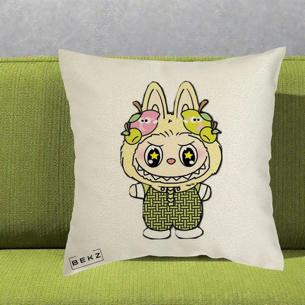 Perna Personalizata Labubu Galben cu Mere si Salopeta, 40x40 cm, Ecru, Husa Detasabila, Perna Inclusa, BEKZ®