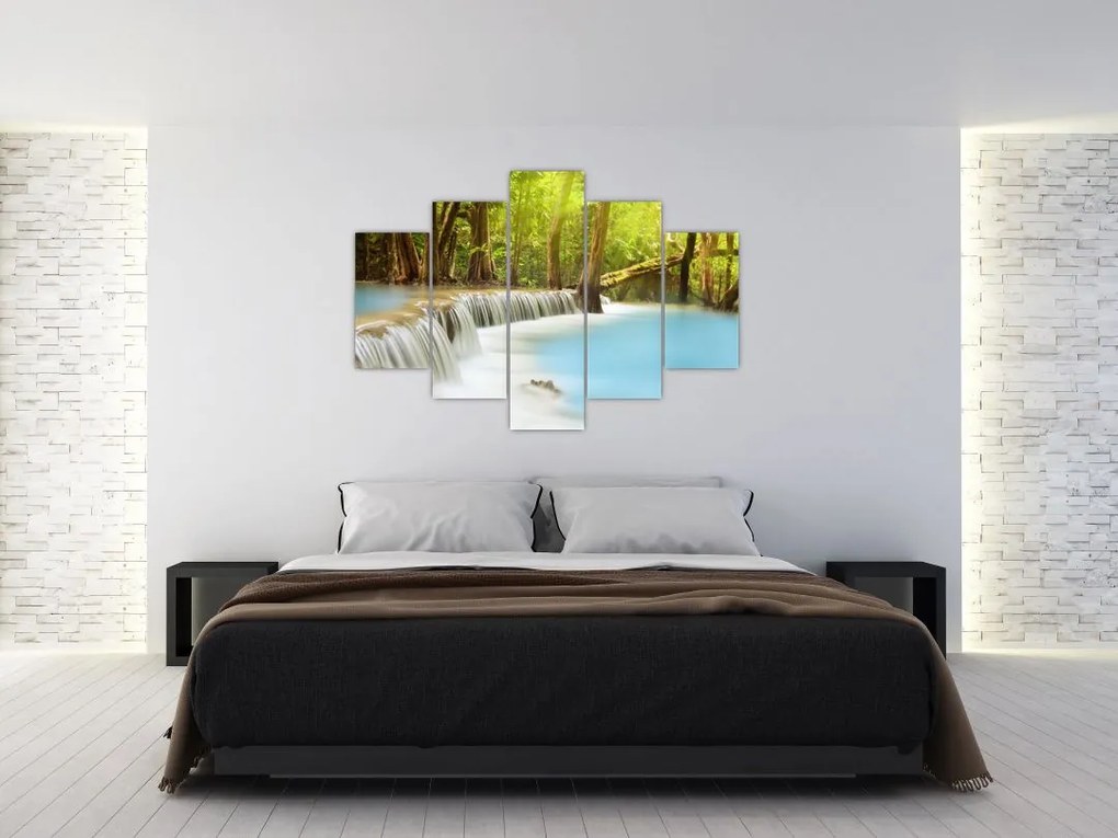 Tablou cu cascada Huai Mae Kamin în pădure (150x105 cm)