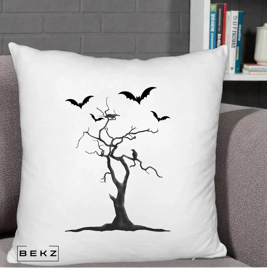 Perna Decorativa Halloween Copac cu Lilieci Alb-Negru, 40x40 cm, Alb Pufos, Husa Detasabila, Perna Inclusa, BEKZ®