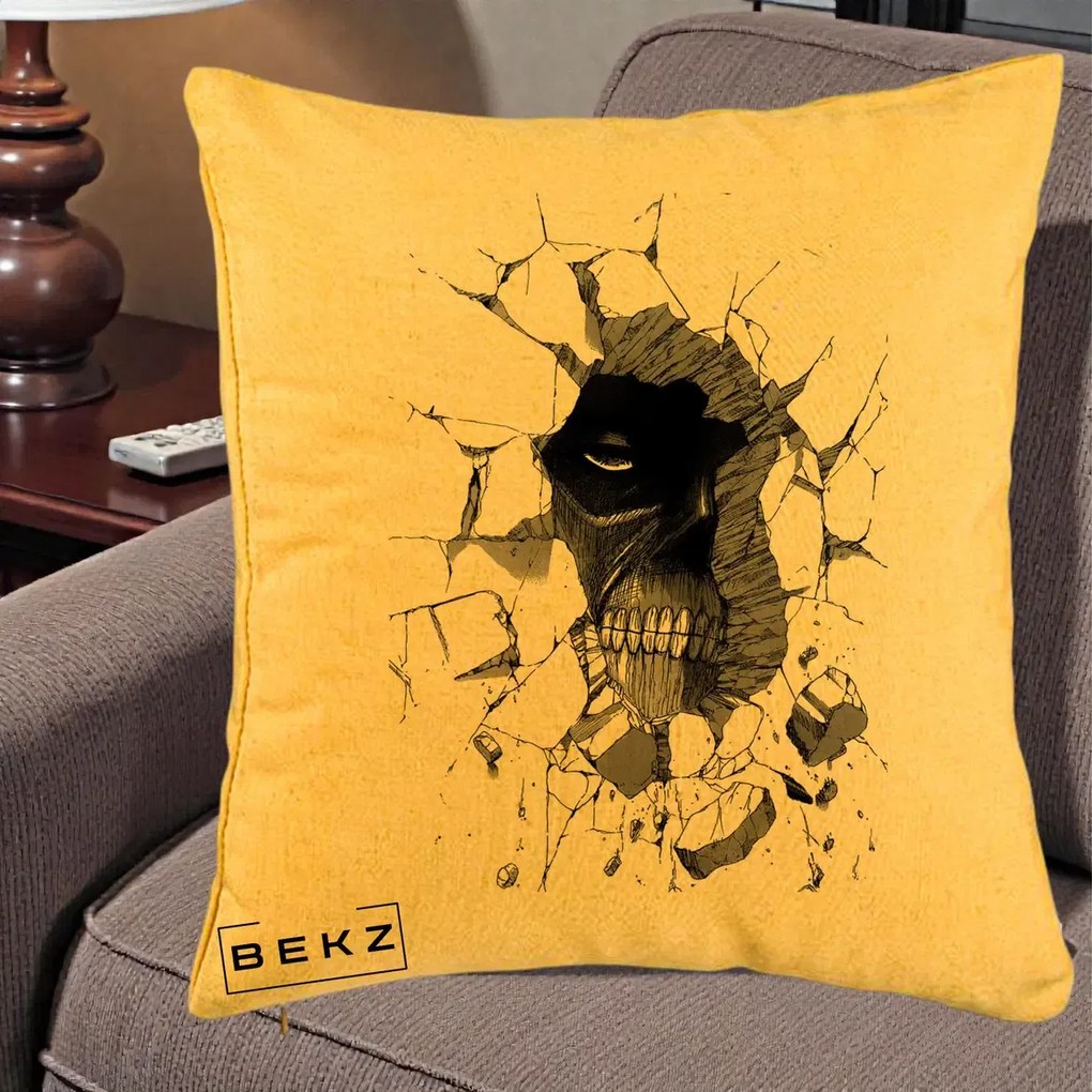 Perna Personalizata Attack on Titan Titan Crapand Zidul, 40x40 cm, Galben, Husa Detasabila, Perna Inclusa, BEKZ®