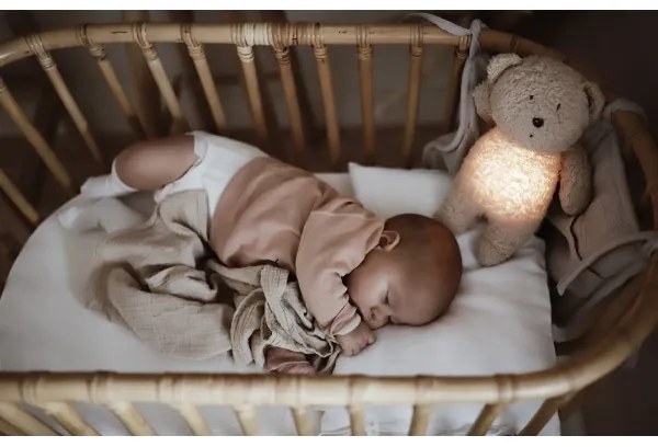 Pluș de îmbrățișat cu sunete și lumină Moonie ursuleț 2.0 organic cappuccino