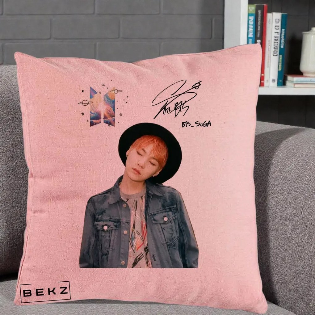 Perna Personalizata K-pop BTS Suga par Portocaliu Palarie Autograf, 40x40 cm, Roz, Husa Detasabila, Perna Inclusa, BEKZ®