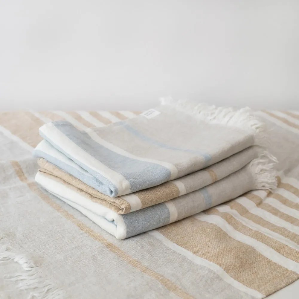 Pătură bej din in pentru plajă 140x170 cm Allure Stripe – Linen Tales