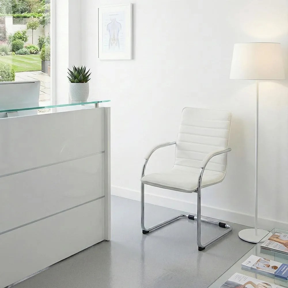 Scaun pentru așteptare alb OFF 835 din piele ecologică și cadru metalic cromat cu brațe