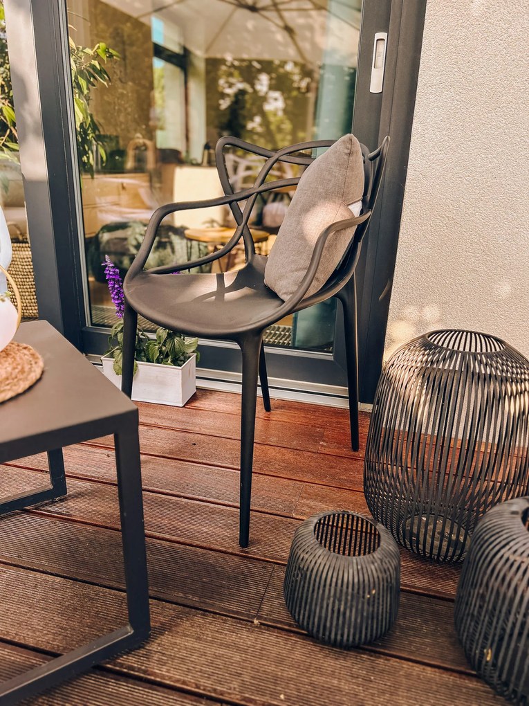 OFERTA Scaun din plastic negru KATO calitatea II.