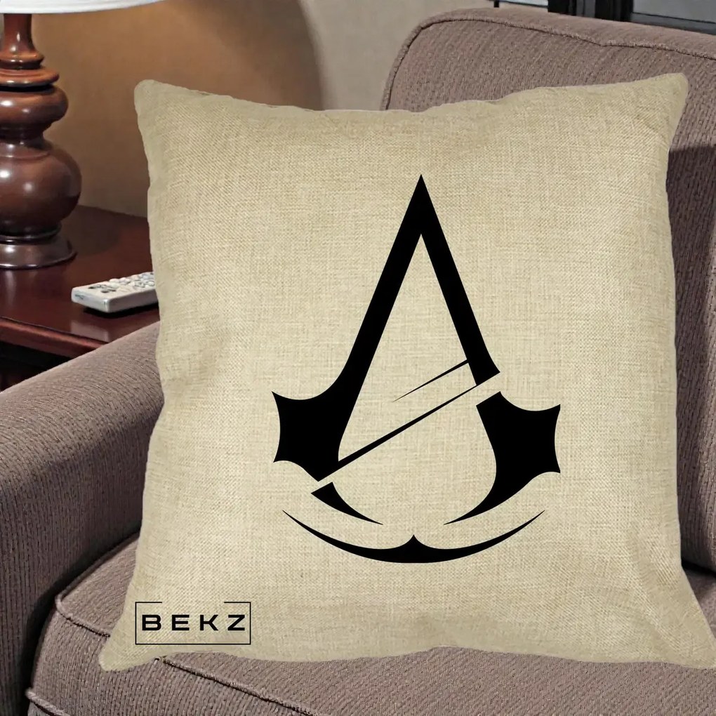 Perna Personalizata Assassin's Creed Minimalist, 40x40 cm, Crem, Husa Detasabila, Perna Inclusa, BEKZ®