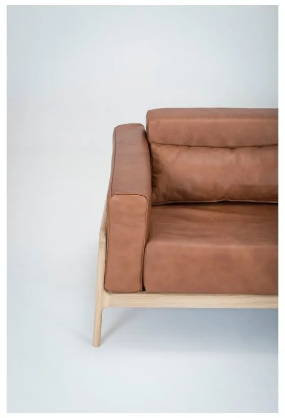 Canapea din piele bovină cu structură din lemn masiv de stejar Gazzda Fawn, maro cognac