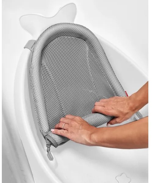 Cădiță pentru bebeluși cu covoraș ergonomic Skip Hop MOBY 3 alb